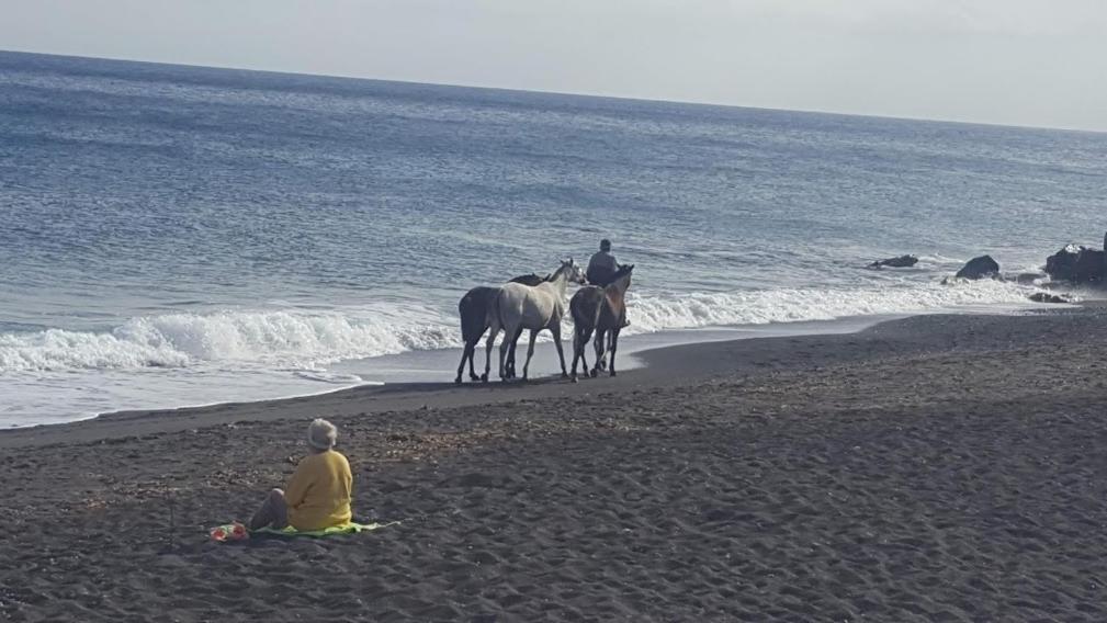 Santorini Pleasure Studios Fira  Luaran gambar